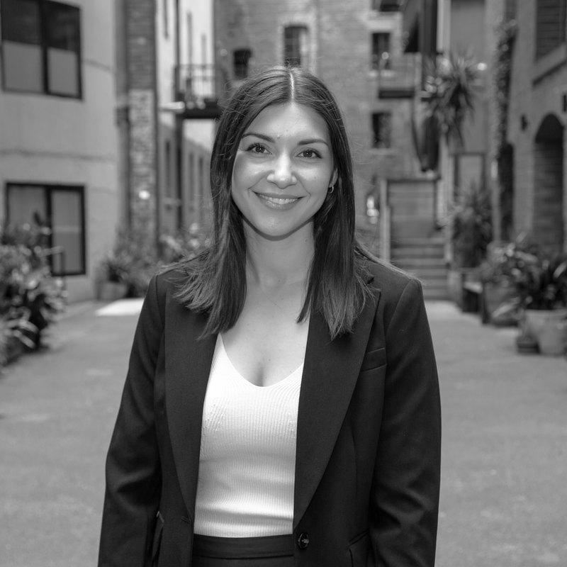 Jenete Pomohaci, Operations Manager